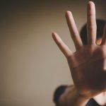 La condena a un hombre por golpear a su mujer y quedar esta tetrapléjica al caer al suelo es de 9 años y 1 día de cárcel, según la sentencia de un tribunal