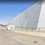 Un hombre de 48 años es trasladado al hospital tras ser golpeado en la espalda por un transportador de un pallet mecánico mientras trabajaba en una empresa de logística de Alovera