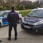 La llamada al 091 de unos menores, testigos del hecho, permitió el rápido despliegue de policías nacionales y locales para detener a un delincuente habitual que acababa de robar a una anciana mediante la técnica del ‘mataleón’ en una calle de Guadalajara