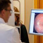 Los oftalmólogos del hospital universitario de Guadalajara alertan del riesgo de lesiones visuales permanentes si se contempla el eclipse del 12 de agosto sin la protección adecuada y ofrecen una serie de recomendaciones para evitarlas