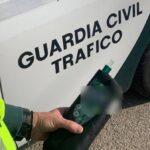 Un guardia civil fuera de servicio se juega el tipo para detener a un conductor borracho que iba chocando contra otros vehículos en la M-40 y la A-42: el infractor intentó tirar al suelo con su coche la motocicleta del agente
