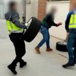 Robaban coches de alta gama en barrios ricos de Madrid para desguazarlos y venderlos por piezas: la pista que llevó a su detención fueron los restos que tiraron en descampados de la provincia de Guadalajara