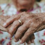 Detenida una auxiliar de enfermería de una residencia de ancianos de Guadalajara por sustraer la tarjeta a una interna que se encuentra en estado vegetativo y realizar varias compras con ella