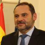 Trabajadores del Parador Nacional de Sigüenza afirman que Ábalos y Koldo pernoctaron allí una noche en mayo de 2021 y que cuando se marchó el exministro los empleados se encontraron con destrozos y restos de cocaína en la habitación, según The Objetive