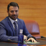 El portavoz de Vox en las Cortes de Castilla La Mancha acusa de ‘hipocresía’ al presidente García Page: «Por un lado dice oponerse al reparto de inmigrantes ilegales y por otro acoge a cientos en macrocentros, hoteles y casas rurales de toda la región»