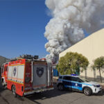 Vídeo exclusivo de los primeros momentos del incendio, y fuertes explosiones, en una nave de reciclado de pilas y batería de Azuqueca