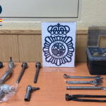 La Policía Nacional detiene a dos falsos mecánicos que abordaron a un conductor de 78 años en un supermercado de Guadalajara y le hicieron creer que su coche tenía una gran avería: tras supuestamente arreglarlo le pidieron 2.000€