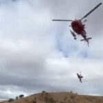 Muere un joven de 27 años y un hombre de 48 resulta herido tras volcar el vehículo en el que viajaban por el monte a la altura de Valdepeñas de la Sierra: hasta el lugar de los hechos acudieron tres helicópteros, uno de rescate y dos medicalizados