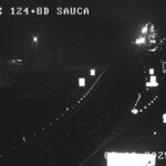 El vuelco de un camión portacoches obliga al corte total de la autovía A-2 a la altura de su kilómetro 118, en Torremocha del Campo (Guadalajara) en sentido Madrid, por un derrame de gasoil en el asfalto