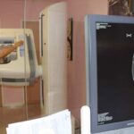 El Gobierno de Page confirma los retrasos en los cribados de detección de cáncer de mama a miles de mujeres de la región, trata de asociar sutilmente la polémica a la expresidenta Cospedal, y termina culpando a la empresa adjudicataria