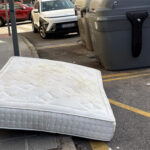 El ciudadano de a pie pregunta: ‘¿No hay Policía Local de paisano en Guadalajara para pillar in fraganti y sancionar a todos los incívicos que día tras día utilizan las calles como sus vertederos particular de trastos y colchones?’