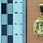 Detenidos dos jóvenes en Azuqueca por el robo con violencia de una pieza de oro a otro que caminaba de madrugada por la calle: la joya se recuperó en una tienda de compra-venta de oro de la propia localidad azudense