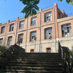 El ciudadano de a pie pregunta: ‘¿La biblioteca que la Junta ha de hacer en la nave de Forja del Fuerte de Guadalajara abrirá sus puertas antes o después de que García-Page encadene otra legislatura más anunciándola?’