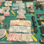 Desmantelado un ‘supermercado de la droga en un chalé de Alovera: incautados más de 4 kilos de sustancias estupefacientes como cocaína, marihuana, hachís, cristal y metanfetaminas, cuatro armas de fuego, pastillas de viagra y 15.000 euros