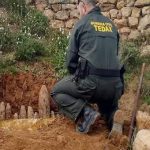 Encuentran un obús de la Guerra Civil en la vía de servicio de la autovía A2 a la altura de Algora (Guadalajara)