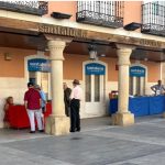 El ciudadano de a pie pregunta: ‘¿Qué ha pasado para que hace años detuviéramos el tiempo intercambiando y contemplando sellos en la plaza Mayor de Guadalajara y hoy ni nos paramos ante los dos puestos que aún perviven?