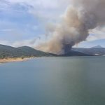 El incendio de la Sierra Norte ya ha calcinado 5.400 hectáreas y ha obligado a la evacuación de 15 municipios y el confinamiento de Hiendelaencina: se teme que el viento previsto para este sábado dificulte las tareas de extinción