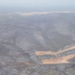 El incendio forestal de Selas ya ha quemado 2.600 hectáreas de arbolado pero se ha podido controlar la cabecera del avance de las llamas y perimetrar el flanco derecho en su totalidad y el izquierdo a la mitad