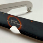 Las gafas distribuidas por el Colegio de Ópticos durante la II Feria de la Salud de Guadalajara están incluidas en una alerta del ministerio de Consumo para ser inmovilizadas y no ser aptas para observar el eclipse solar del 12 de agosto ya que son ‘excesivamente oscuras’