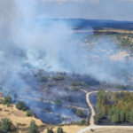 Un nuevo incendio forestal asola la Sierra Norte de Guadalajara tras el de La Mierla: decenas de medios y brigadas forestales luchan contra el fuego en Riofrío del Llano, un municipio que ya tuvo que ser evacuado por el humo en julio