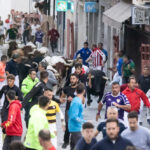 El primero de los cinco encierros de la Feria de la Antigua de Guadalajara se resuelve en 2 minutos y medio sin heridos, pero con la plaza de toros con solo medio aforo cubierto tras implantarse el nuevo sistema de acceso previa solicitud de entrada gratuita