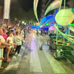 El Desfile de Carrozas de Ferias y Fiestas de Guadalajara 2026 muestra las Siete Bellas Artes junto al Teatro: el cierre lo pusieron las nuevas expresiones artísticas futuristas con gigantescas figuras mecánicas articuladas con música y luz sincronizada